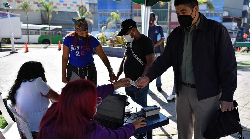 Oposición sólo recoge 50 mil firmas para referéndum revocatorio