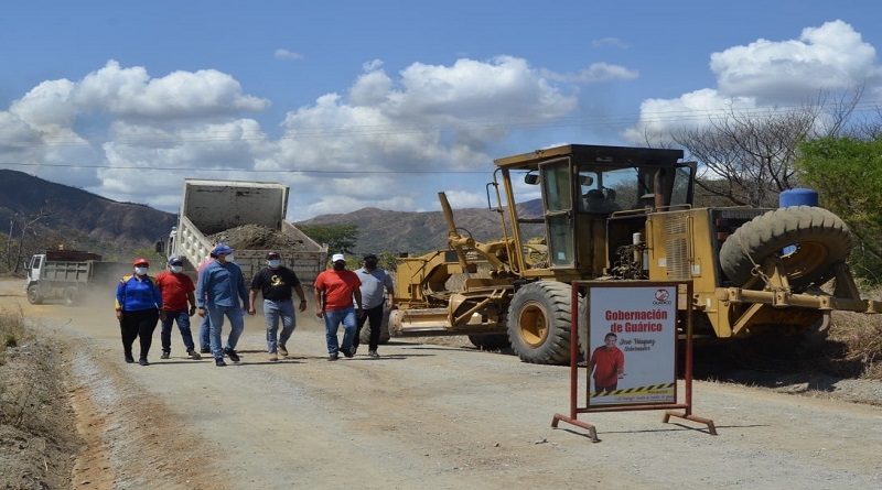 Rehabilitan vialidad agrícola en comunidades de Guárico