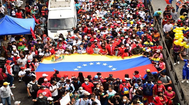 Juventud asume liderazgo en la dinamización económica del país