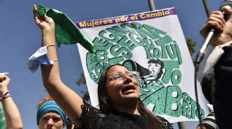 Parlamento ecuatoriano aprobó el aborto en casos de violación