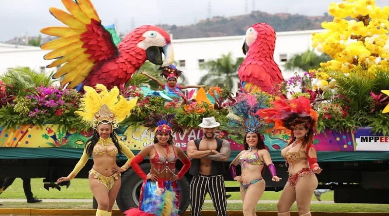 Paseo Los Próceres vibró con gran desfile de carrozas en Carnavales Turísticos y Bioseguros 2022
