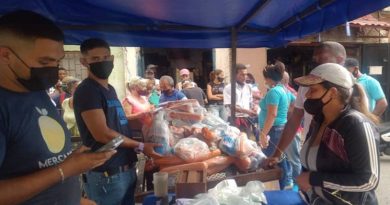 Distribuyen proteínas de alimentos en municipio Brión en Miranda