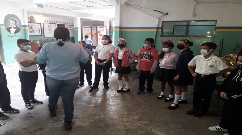 Dictan talleres formativos sobre uso eficiente de la energía en colegios de Miranda