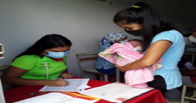 Entregan suplementos nutricionales a embarazadas y lactantes en la UD3 de Caricuao