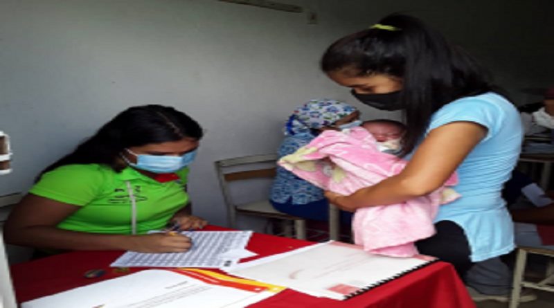 Entregan suplementos nutricionales a embarazadas y lactantes en la UD3 de Caricuao