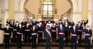 Presidente de Perú juramenta a su nuevo gabinete