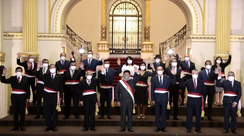 Presidente de Perú juramenta a su nuevo gabinete