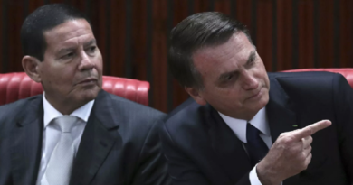 El vicepresidente del Gobierno de Brasil, Antonio Hamilton Mourao, confirmó que existen presiones desde EE.UU. para que el presidente, Jair Bolsonaro, cancele su viaje oficial a Rusia previsto para los días 14 y 17 de febrero; después, el presidente brasileño visitará Hungría. El vicepresidente señaló que "claramente Putin podrá mostrar que no está aislado", pero añadió que "en esa pelea todo el mundo tiene razón", siendo comprensivo con las presiones de Rusia para que Ucrania no entre en la OTAN por razones históricas, remontándose a las guerras napoleónicas, reseña el portal web de Sputnik. Al ser preguntado sobre si es natural que Putin quiera a Ucrania fuera de la OTAN, Mourao respondió: "No opinaré sobre algo que es del interés nacional ruso, pero tienen que encontrar una solución que preserve la soberanía de Ucrania de una región ligada histórica y económicamente a Rusia". Respecto al reciente comunicado conjunto que emitieron Rusia y China y que menciona a los BRICS —grupo del que Brasil forma parte—, Mourao rechazó darse por aludido, al resaltar que el bloque "es una alianza comercial" y no trata de defensa, y que las dos potencias están ejerciendo su poder sobre el tablero geopolítico. También consideró "difícil" que Brasil sea consultado en el caso de que un conflicto perjudique la entrega de gas ruso a los países europeos. Mourao también consideró complicado que Brasil compre un sistema de defensa antiaérea, rusa, el Pantsir, a pesar de que las negociaciones se arrastran durante años, y lo atribuyó al hecho de que Brasil sea considerado aliado preferencial extra-OTAN. "No somos compradores de material bélico ruso (…) la razón principal es la condición de Brasil de socio preferencial extra-OTAN; sinceramente, me parece difícil (formalizar la compra), no veo ninguna simpatía en los medios militares brasileños a cualquier acuerdo en ese sentido", apuntó.