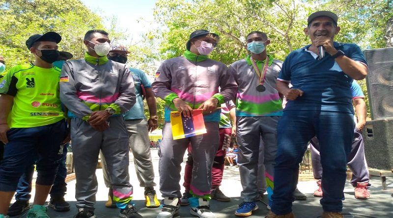 Reconocen labor de atletas que participaron en Juegos Nacionales en Paz Castillo