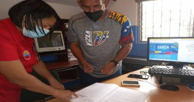 Entregan primeros títulos de tierra en municipio Paz Castillo de Miranda