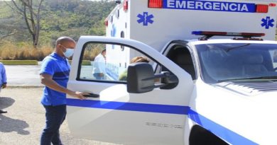 Gobernación de Miranda entregó ambulancia a comunidad de Paracotos