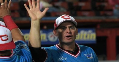 Carlos Mendoza ratificado como mánager de los Cardenales de Lara