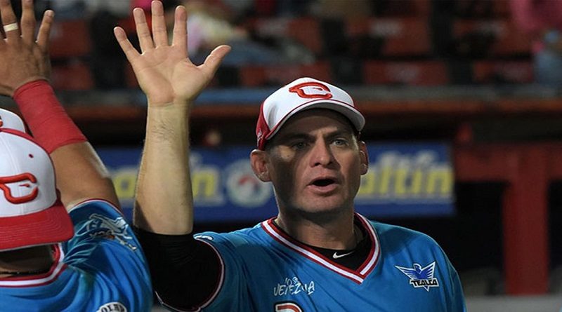 Carlos Mendoza ratificado como mánager de los Cardenales de Lara