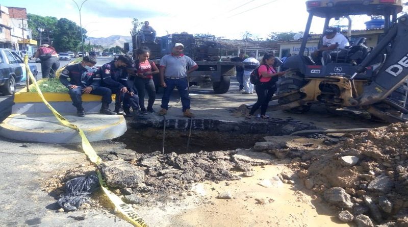 Reparan botes de agua en Cúa por órdenes de la gobernación