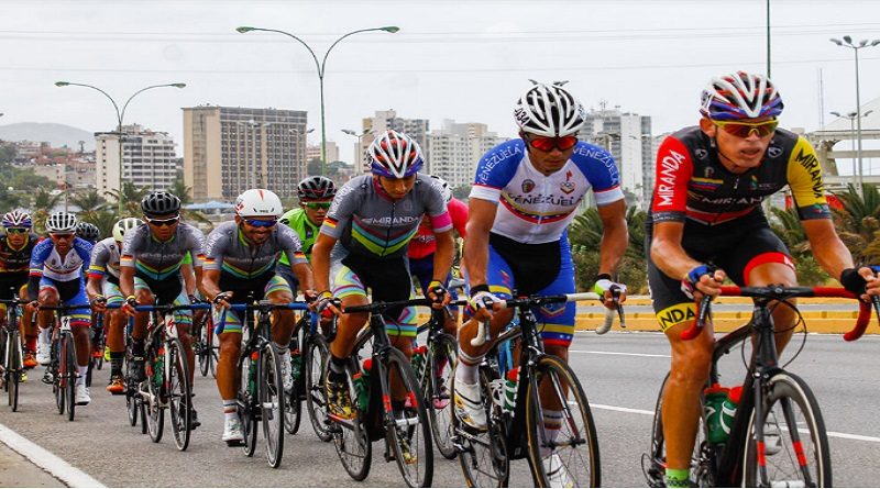 Un total de 120 pedalistas criollos se miden en primera Vuelta Ciclística a La Guaira