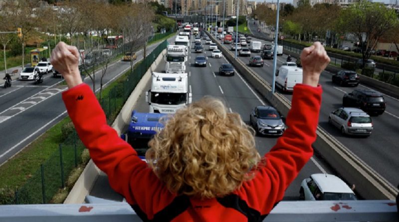 Asociaciones de transportistas se suman a huelga en España