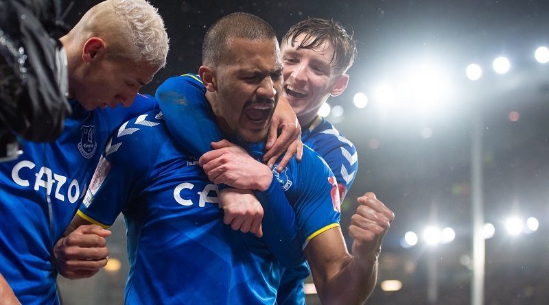 Salomón Rondón anotó dos goles en la victoria del Everton