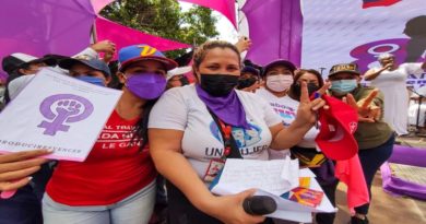 Presidente Maduro felicitó a mujeres por multitudinaria marcha en Caracas
