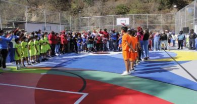 Inauguran cancha de usos múltiples en la carretera Petare-Guarenas
