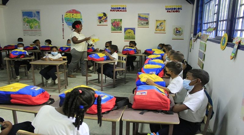 Reinauguran Escuela Bolivariana Mamporal en Miranda