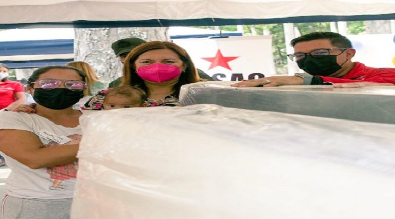 Alcaldía de Caracas otorgó insumos y enseres a comunidades de la capital