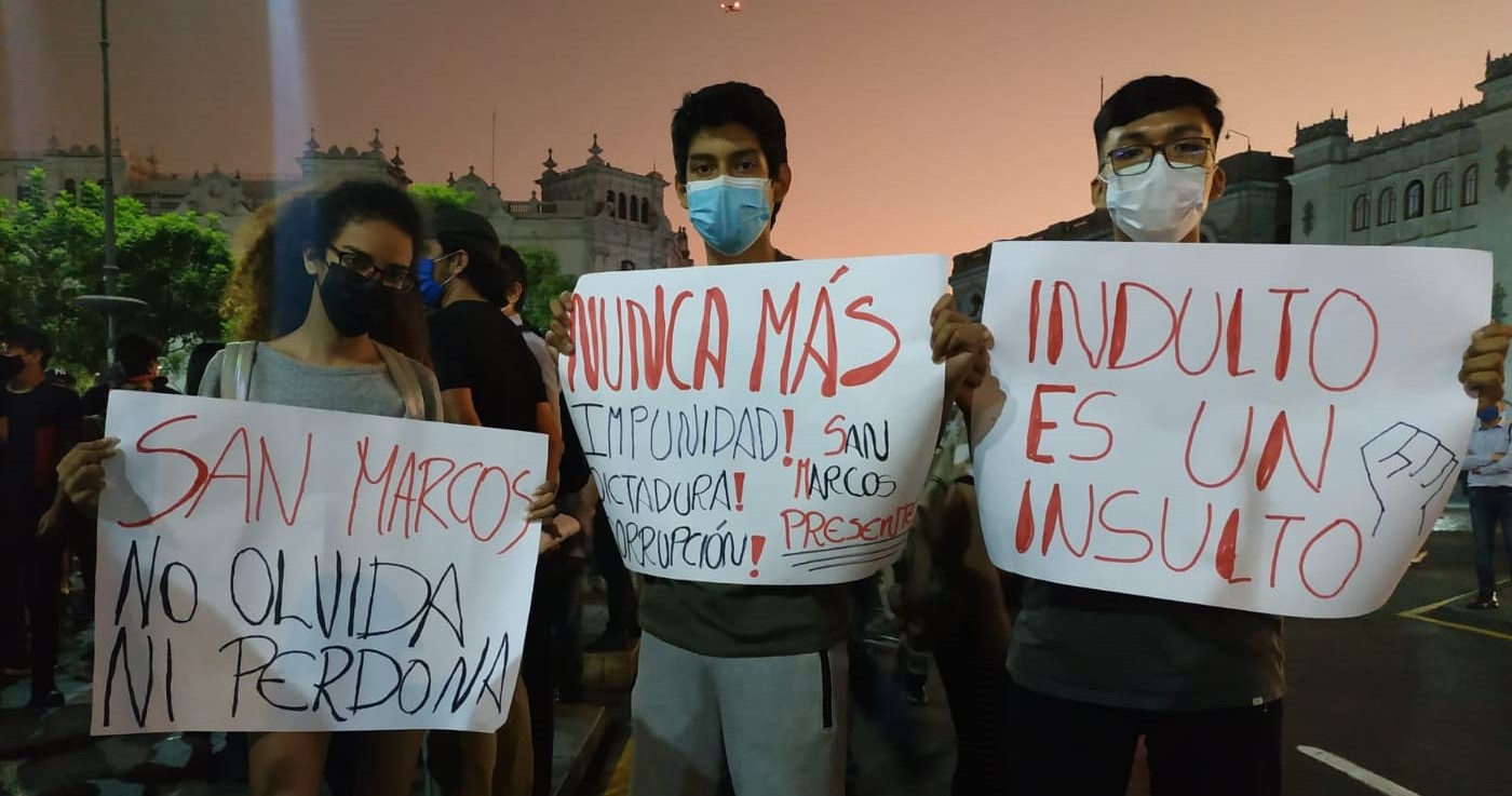 Miles de manifestantes toman las calles de Perú en protesta por excarcelación de Alberto Fujimori