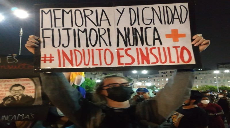 Miles de manifestantes toman las calles de Perú en protesta por excarcelación de Alberto Fujimori