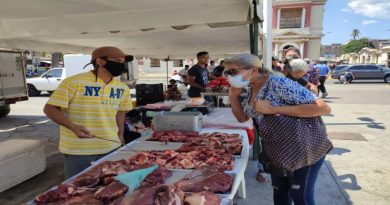 Feria alimentaria beneficia la economía del pueblo de Ribas