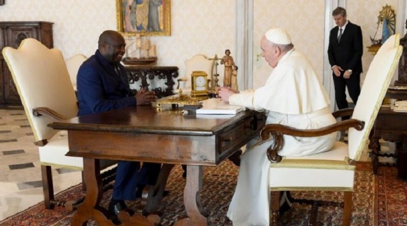 Papa Francisco sostiene encuentro con presidente de Burundi