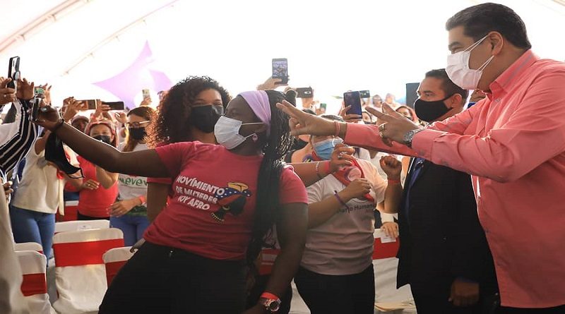 Ejecutivo insta al Movimiento de Mujeres construir el Gobierno de la Eficiencia con el 1x10