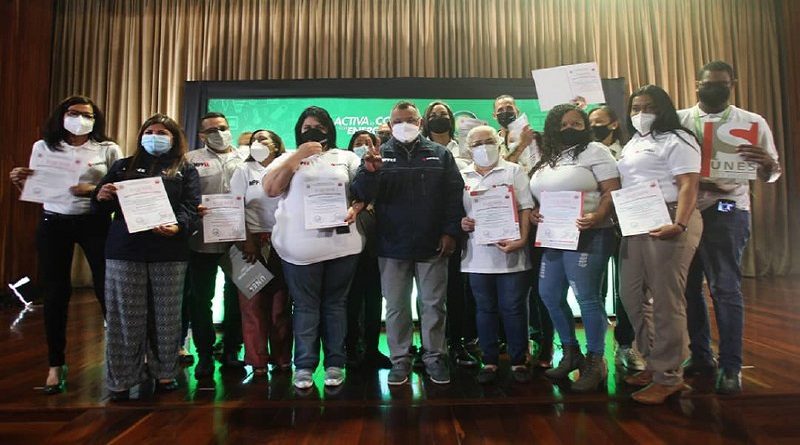 Trabajadores del SEN reciben certificado de Diplomado en Docencia Universitaria