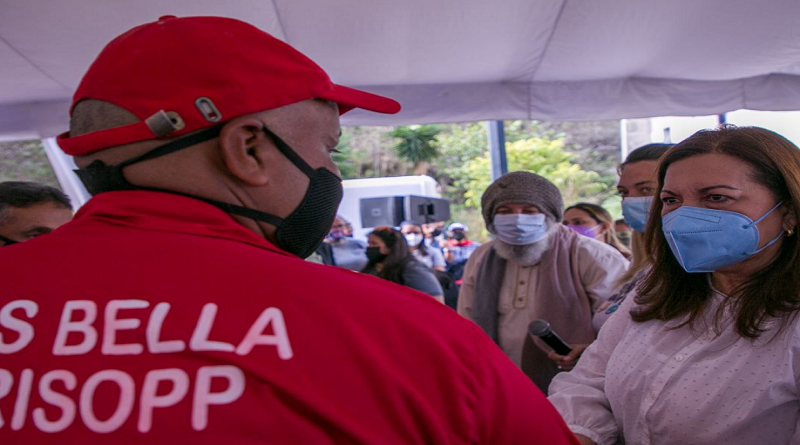 Entregan cinco bloques impermeabilizados en la parroquia Caricuao