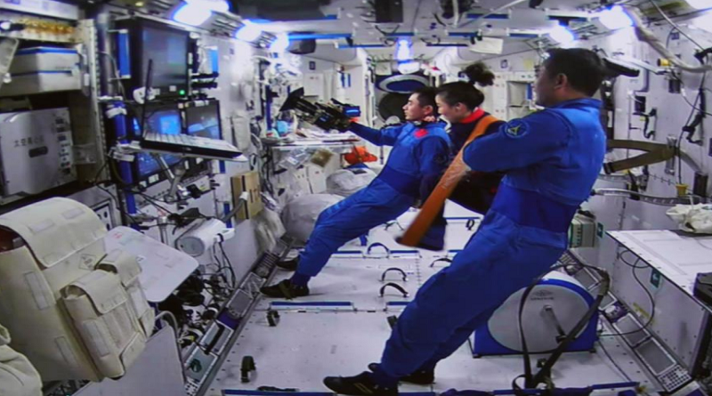 Nave de carga Tianzhou-2 se separa de módulo central de estación espacial de China