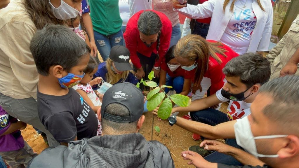 Corpoelec entrega luminarias tipo LED en municipios de Carabobo