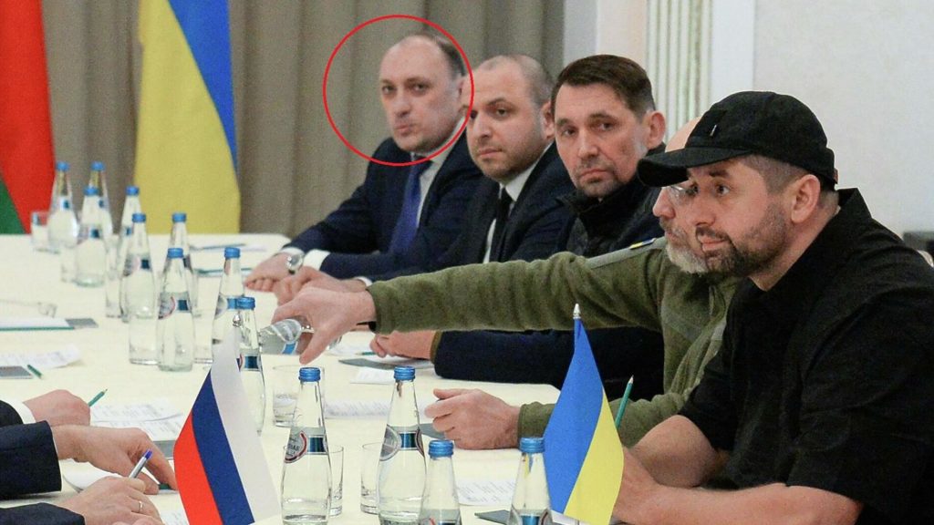 Denis Kireev, miembro de la delegación negociador ucranio en diálogos con Rusia, en Bielorrusia, 28 de febrero de 2022. (Foto: Sputnik)