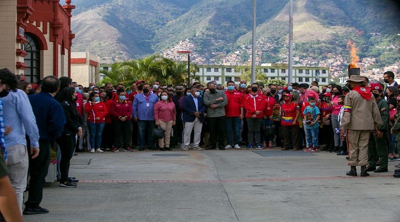 Participantes del Congreso PSUV y JPSUV rinden tributo al Comandante Chávez en Cuartel de la Montaña