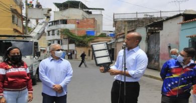 Sector 23 de Enero de Los Teques estrena luminarias