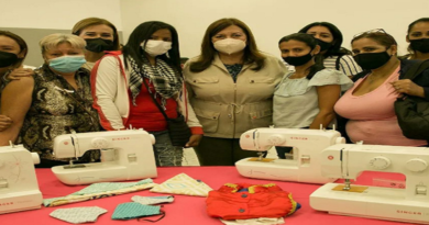 Alcaldía de Caracas entrega más de 25 máquinas de coser a mujeres emprendedoras