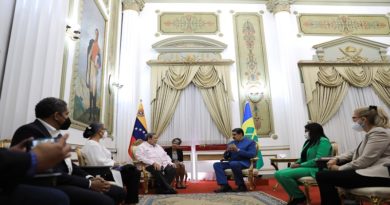 Presidente Maduro recibe en el Palacio de Miraflores a Primer Ministro de San Vicente y las Granadinas