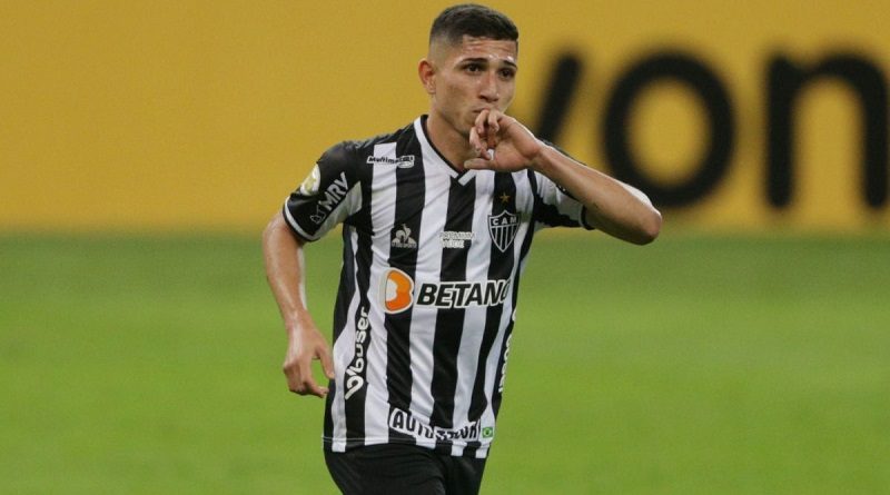 Con dos goles de Savarino, el Atlético Mineiro logró un empate ante Curitiva