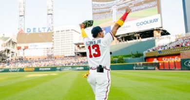 Acuña Jr. conecta hit y se estafa dos bases en su regreso con los Bravos