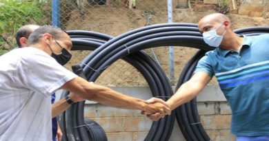 Entregan materiales para conexión de agua en La Montañita de Guarenas
