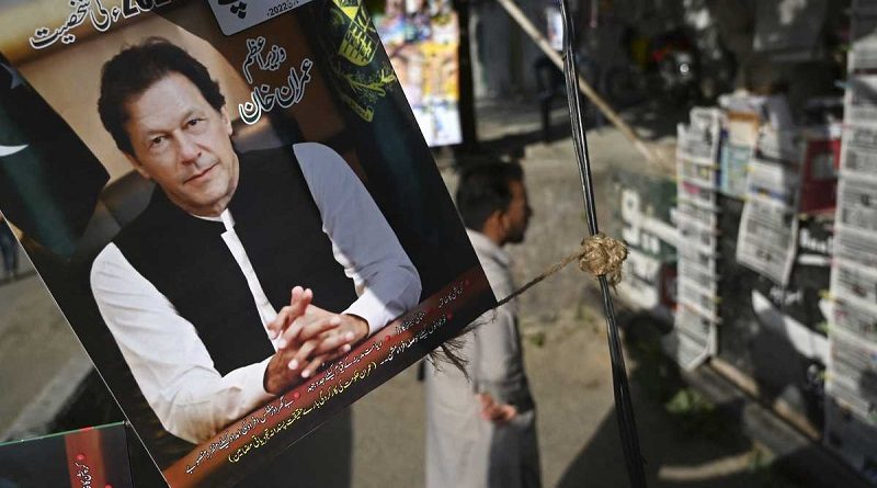 Primer ministro de Pakistán es destituido tras moción de censura