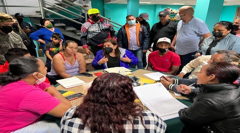 Alcaldía de Caracas coordina asistencia a familias afectadas por lluvias﻿ en Gramovén, Catia