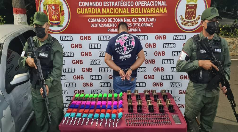 FANB detiene a colaborador de los TANCOL con 20 portacargadores