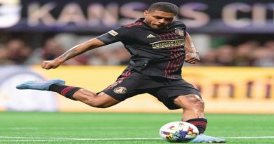 Josef Martínez fue intervenido con éxito de la rodilla derecha