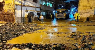 Atienden emergencia por desbordamiento de Quebrada Caraballo en Caracas