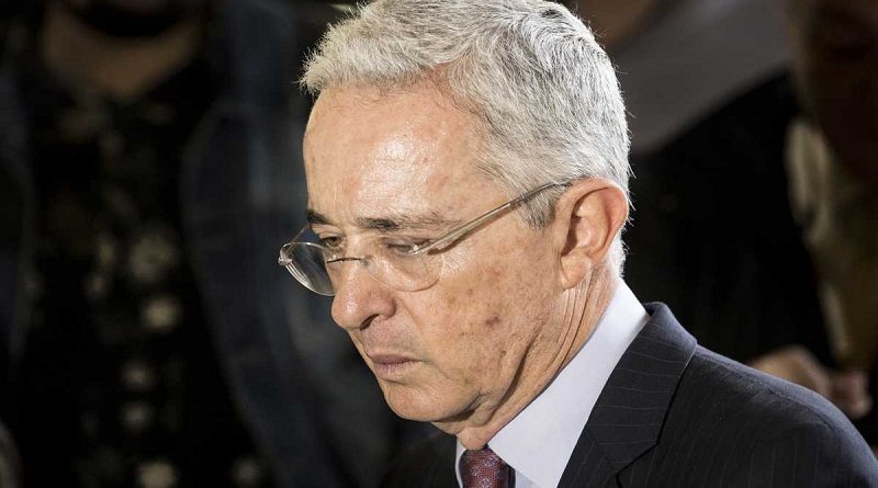 En Colombia allanan el camino para enjuiciar al expresidente Álvaro Uribe