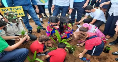 Escolares zulianos sembraron lirios en homenaje a Aristóbulo Istúriz