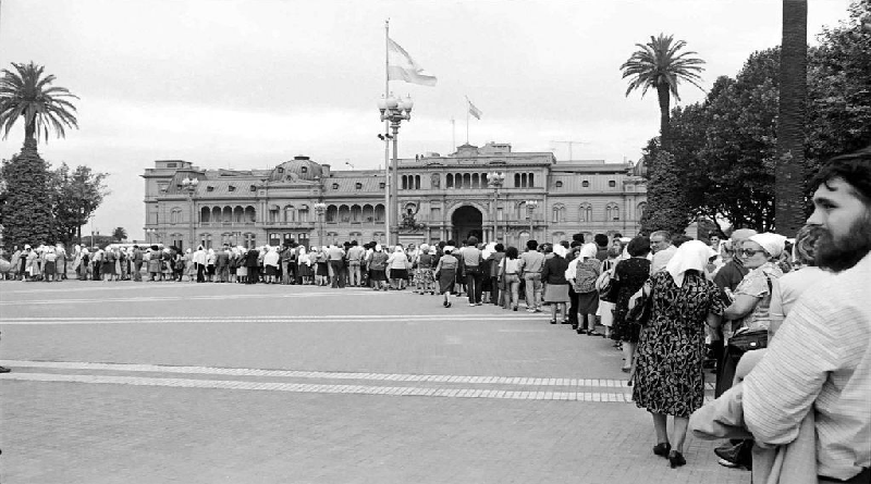 Venezuela celebra 45 años la primera marcha de las Madres de Plaza de Mayo en Argentina